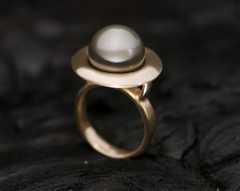 Black Pearl Ring in 18K Gold, Tahitian Pearl Statement Ring