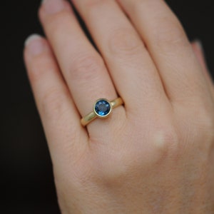 Blue Topaz Engagement Ring, London Blue Topaz Ring in 18K Gold image 3
