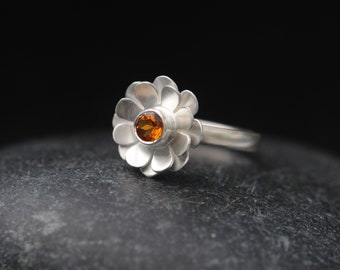 Daisy Ring in Silver, Flower Ring Gift For Her