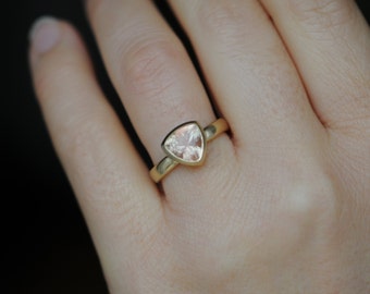 Size 6.5 Oregon Sunstone Trillion Ring in 18K Gold, Gift For Her