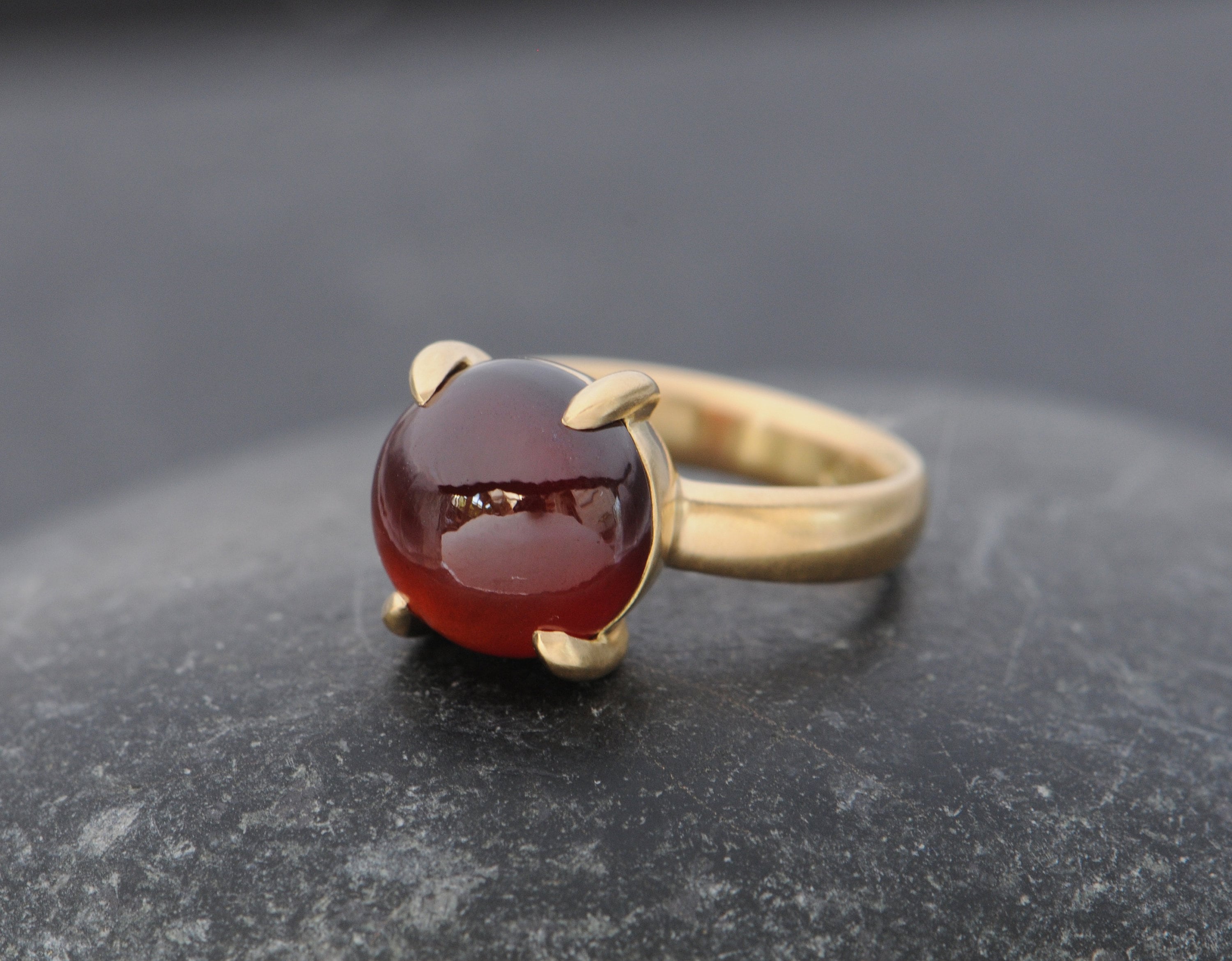 Cabochon garnet ring best sale