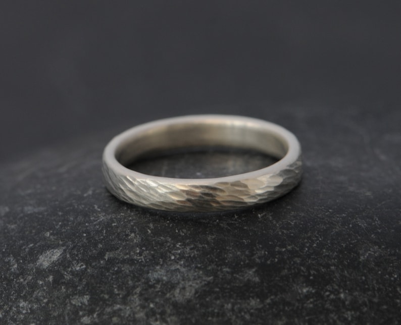 Bague de mariage en argent texturé, cadeau pour elle, bague en argent recyclé image 1