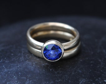 Blue Sapphire Wedding Set in 18K Gold, Sapphire Engagement Ring and Wedding band