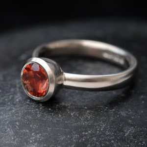 Oregon Sunstone Ring in 18K Gold, Peach Gemstone Ring image 7