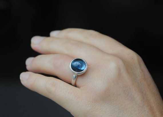Anello cabochon con topazio blu in argento, grande anello da cocktail con  gemma blu - Etsy Italia