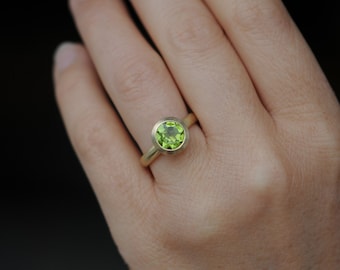 Peridot Engagement Ring in 18K Gold, Green Gemstone Gold Ring Gift For Her