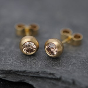 Champagner Diamant Ohrstecker in 18K Gold, Kleine Diamant Ohrstecker, Geschenk für Sie