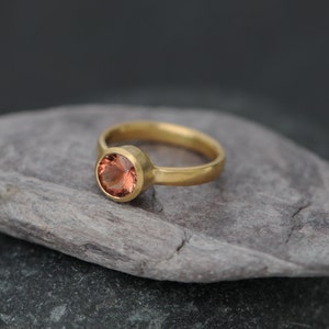 Oregon Sunstone Ring in 18K Gold, Peach Gemstone Ring image 4