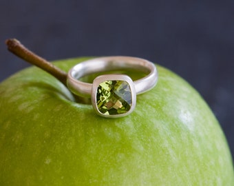 Peridot Ring Cushion Cut in Silver - Apple Green Peridot Ring