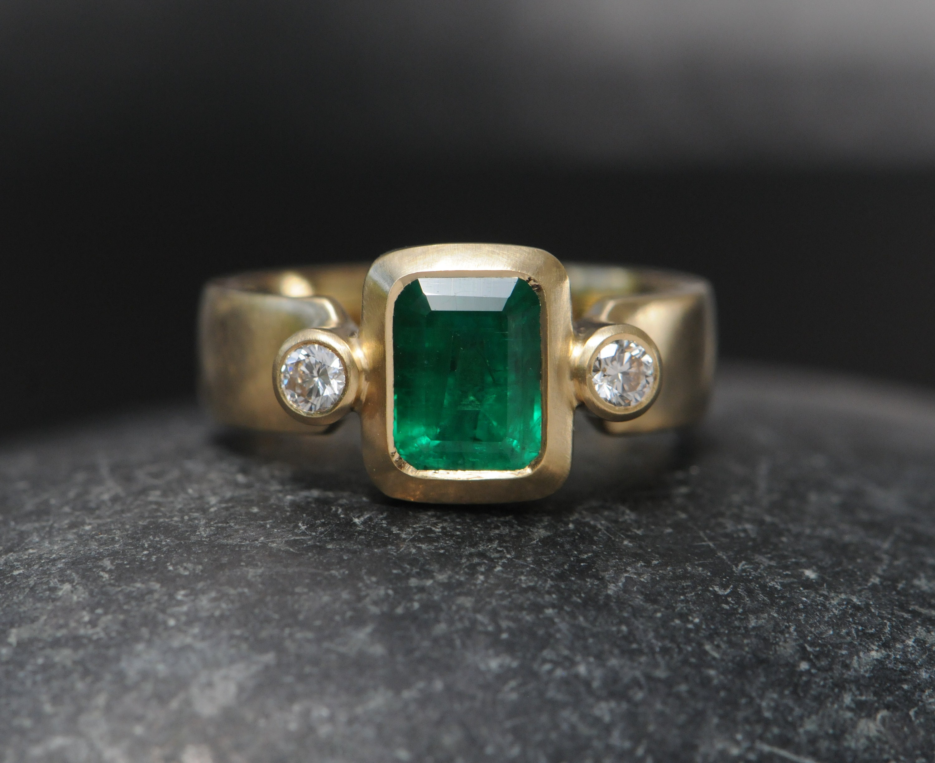 Chunky emerald ring deals