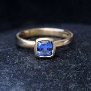 Blue Sapphire Engagement Ring in 18K Gold, Cushion Cut Blue Sapphire Ring