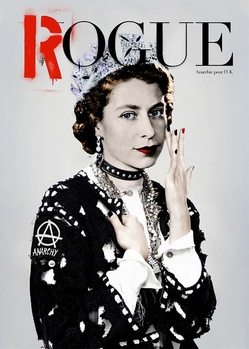 Puede incluir: Una portada de revista con un retrato de la reina Isabel II, con elementos punk. La palabra "ROGUE" se muestra en letras negras grandes con una "R" pintada en rojo. La reina lleva una corona, un collar de gargantilla y una chaqueta negra con un parche de "ANARCHY".