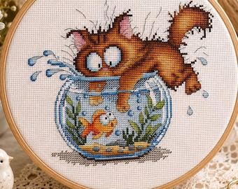 おもしろい猫と金魚のクロスステッチ図案｜風変わりな動物刺繍（PDFダウンロード）