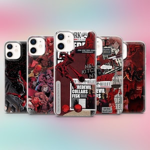Peut inclure: Cinq coques de téléphone transparentes avec des illustrations de style bande dessinée en rouge, noir et blanc. Les motifs comprennent des personnages, du texte et des collages. Le texte comprend des phrases comme "REDEVIL COLLARS FISK" et "That boy has got the Devil in him."