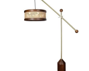 Lampada da terra Hamilton in stile Mid-Century Modern, lampada da terra vintage regolabile, lampada decorativa in legno a 3 luci Sputnik in ottone.