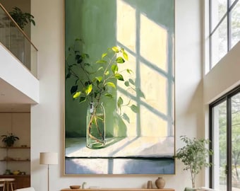 Dipinto ad olio a impasto raffigurante una pianta illuminata da una finestra soleggiata, opera d'arte botanica da parete con texture verde, decorazione minimalista e neutra per la casa.