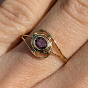 Dainty 18ct gold and ruby swirl ring, size L (US 6)
