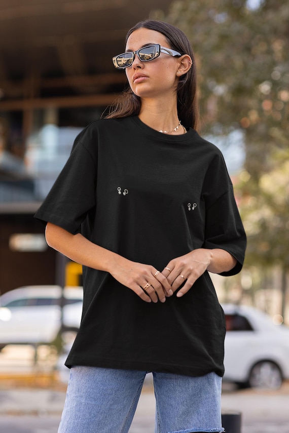 Minimal Piercing Print Tee |