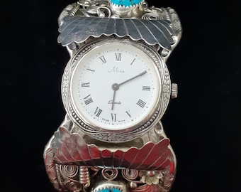 Brazalete NAVAJO antiguo con reloj, el reloj no funciona.