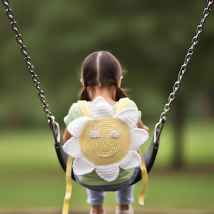 Patrón de ganchillo para mochila infantil de aventuras: Bolso con diseño de flores (Descarga en PDF)