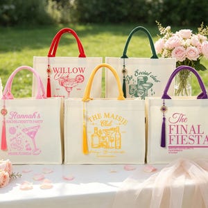 Gepersonaliseerde tas voor een meidenuitje, een op maat gemaakt weekendcadeau voor dames, een tas voor vakantiebenodigdheden, een gepersonaliseerde reistas, een tas voor een strandtrip