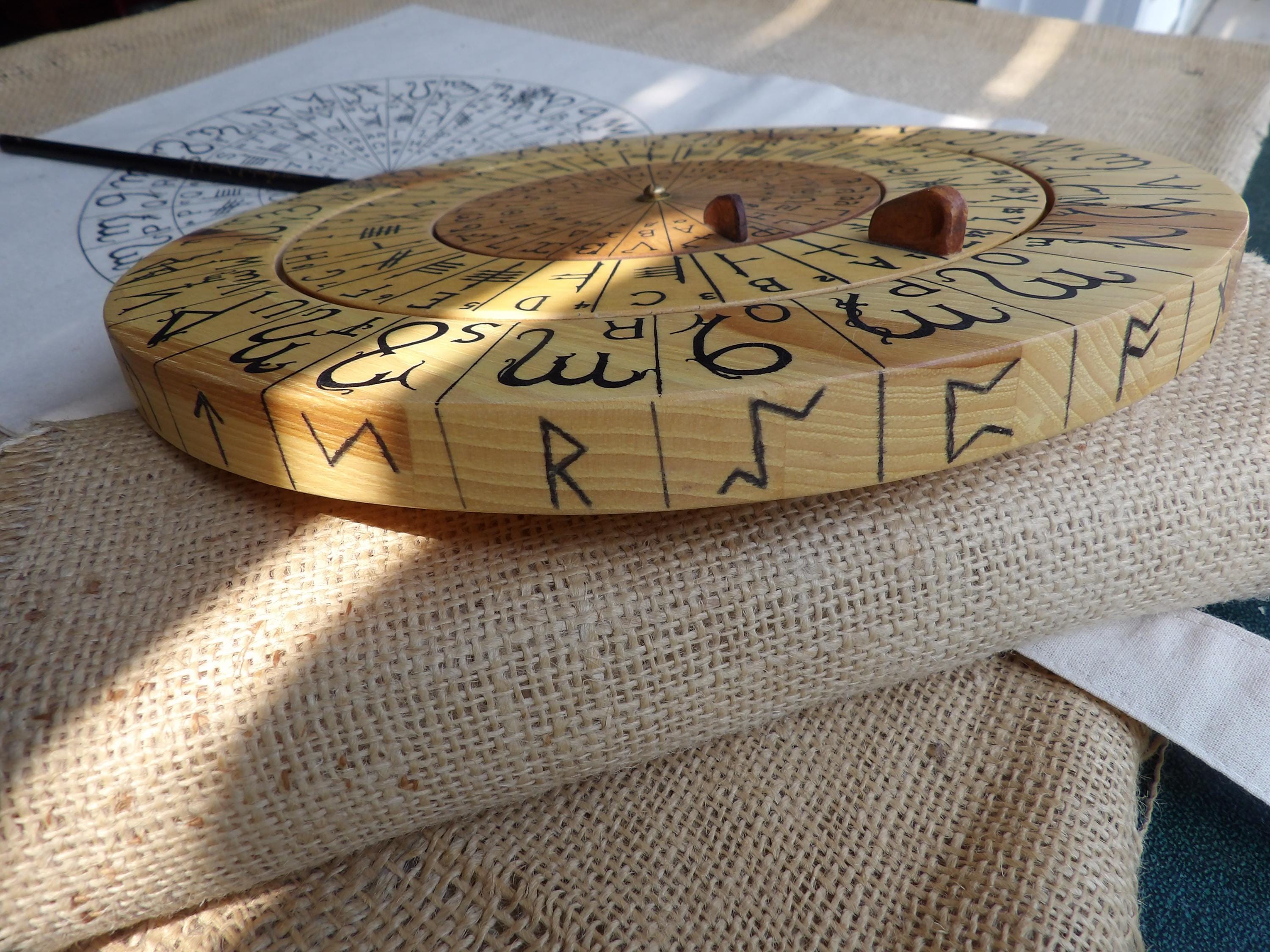 時計 CIPHER Handcrafted Wooden Cipher Wheel: Secret Code Decoder, Renaissance