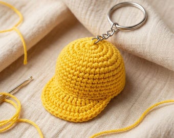 Wzór na brelok z czapką szydełkową w formacie PDF, Czapka amigurumi, Brelok do kluczy z czapką szydełkową, Brelok do torebki szydełkowy, Prezent szydełkowy, Poradnik fotograficzny, Szydełkowanie dla początkujących