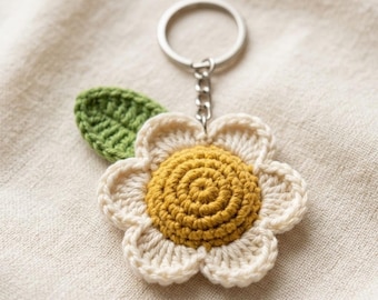 Crochet Daisy Flower Keychain Pattern Pdf , Amigurumi Daisy , Daisy Keychain , Daisy Bag Accessory , Gift For Her , Photo Guide Beginner DIY