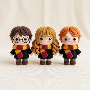 Virkat Chibi Wizards-mönster i PDF-format, Trollkarlsamigurumi, Virkat Magic School Friends Trio, Virkade Trollkarldockor i mönster, Fotoguide