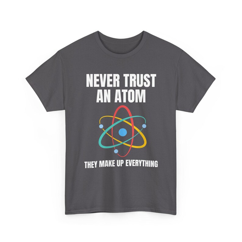 Nunca confíes en un átomo, lo componen todo. Camiseta de ciencia, camiseta de química, camiseta de científico, camiseta de collage, regalo para profesor de ciencias. imagen 13