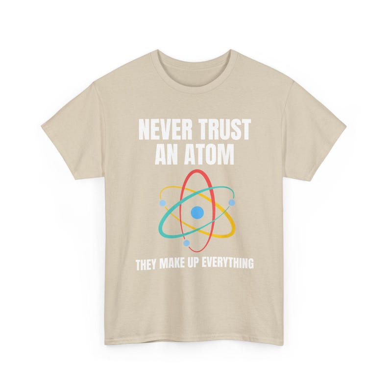 Nunca confíes en un átomo, lo componen todo. Camiseta de ciencia, camiseta de química, camiseta de científico, camiseta de collage, regalo para profesor de ciencias. imagen 6