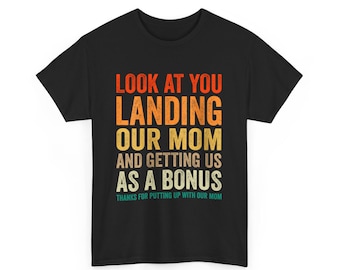 Camiseta "Mira cómo conquistaste a nuestra mamá y nos obtuviste como regalo extra", regalo del Día del Padre para padrastro, camiseta para papá extra, regalo para padrastro.