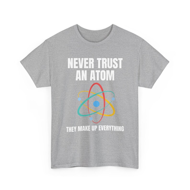 Nunca confíes en un átomo, lo componen todo. Camiseta de ciencia, camiseta de química, camiseta de científico, camiseta de collage, regalo para profesor de ciencias. imagen 7