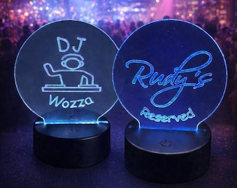 Letrero acrílico LED personalizado grabado con láser, lámpara de mesa que cambia de color (12 x 11 cm)