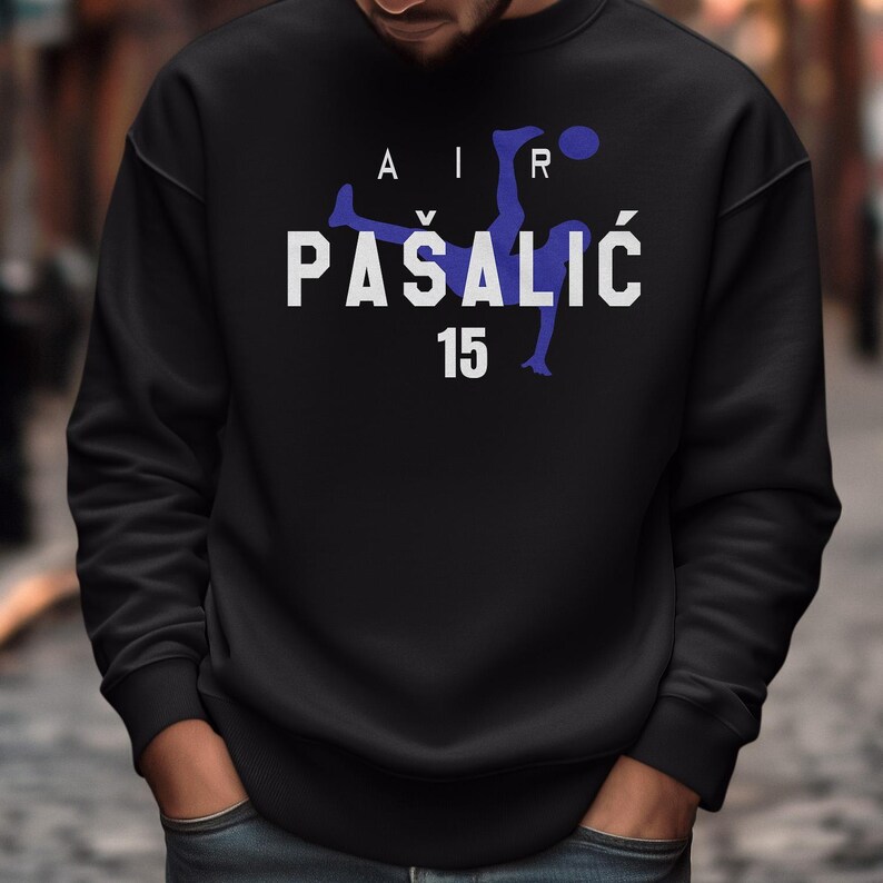 Maglietta con grafica animata di Air Pašalić #15, stella del calcio croato, regalo, maglietta unisex ispirata al torneo mondiale USA 2026 immagine 8
