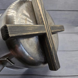 Magnetisches Topfuntersetzer Set aus Holz – 3 Größen – stapelbar & platzsparend – Küchenhelfer für Töpfe und Pfannen