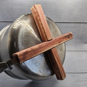 Magnetisches Topfuntersetzer Set aus Holz – 3 Größen – stapelbar & platzsparend – Küchenhelfer für Töpfe und Pfannen