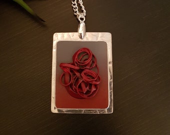 Floral Necklace with Gray and Red Ombré Design