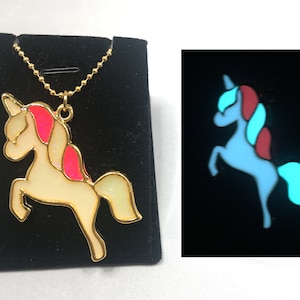 Kawaii Licorne GLOW in DARK Glitter pendentif Collier - or en filigrane mignon Animal Chibi charme fille cheval bijoux fantaisie - rose bleu