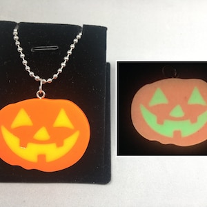 Jack-o-lantaarn pompoen gloed in de donkere Charm Necklace - fantasie hanger gotische magische Cute Halloween griezelig Spooky - oranje geel