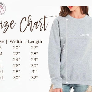 Op de afbeelding: Een set van drie keramische mokken met een gespikkelde, matte afwerking. De mokken zijn in cr&egrave;me, lichtgrijs en donkergrijs. Elke mok heeft een eenvoudig, minimalistisch ontwerp, perfect voor koffie of thee.