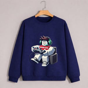 Pu&ograve; includere: Un set di tre tazze in ceramica con finitura opaca e macchiettata. Le tazze sono nei toni del crema, grigio chiaro e grigio scuro. Ogni tazza ha un design semplice e moderno e un manico arrotondato.