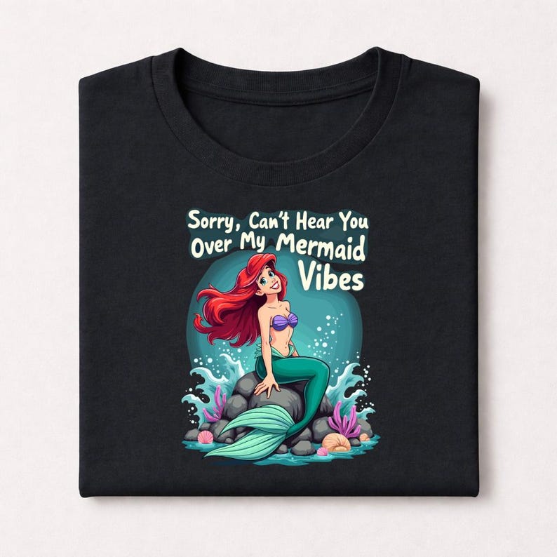 Ariel shirt, Little Mermaid tee, Disney Ariel tshirt, Mermaid vibes tee, Ariel graphic shirt, Princess mermaid tshirt, Ocean Ariel tee immagine 4