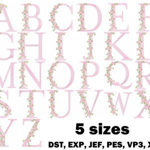 Pode incluir: Um conjunto de letras do alfabeto floral rosa, cada uma adornada com delicadas rosas rosa e folhas verdes. As letras são exibidas em uma fonte sem serifa. A imagem também inclui o texto "5 tamanhos" e abreviações de formato de arquivo.