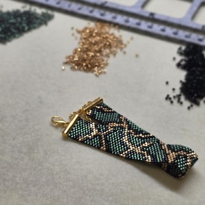 Groen python-armbandpatroon | Zelfs Peyote Stitch, Miyuki Delica (pdf-download) afbeelding 2