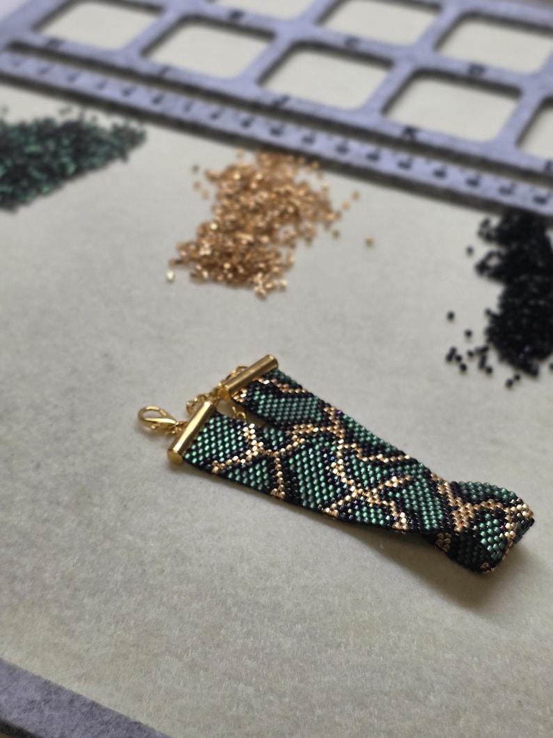 Groen python-armbandpatroon | Zelfs Peyote Stitch, Miyuki Delica (pdf-download) afbeelding 2