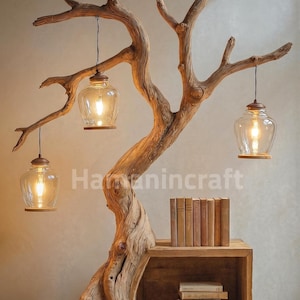 Lampe de bibliothèque branche d'arbre, lampadaire en bois flotté, bibliothèque en bois rustique avec lampes suspendues en verre