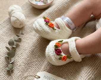 Noworodkowe buciki dla dziewczynek, ręcznie robione na szydełku, buciki robione na szydełku, prezent dla noworodka, prezent na baby shower, śliczny prezent dla córki, prezent
