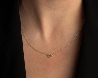 14K Solid Gold Crown Necklace, Minimalist Queen Crown Pendant, Dainty Fine Gold Charm, Elegant Everyday Jewelry