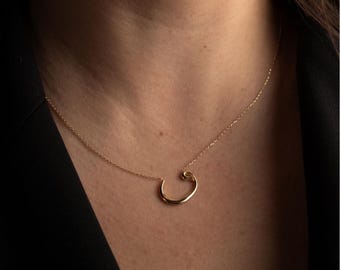 14K Solid Gold Crescent Necklace, Minimalist Moon Pendant, Dainty Curved Gold Necklace, Everyday Fine Jewelry